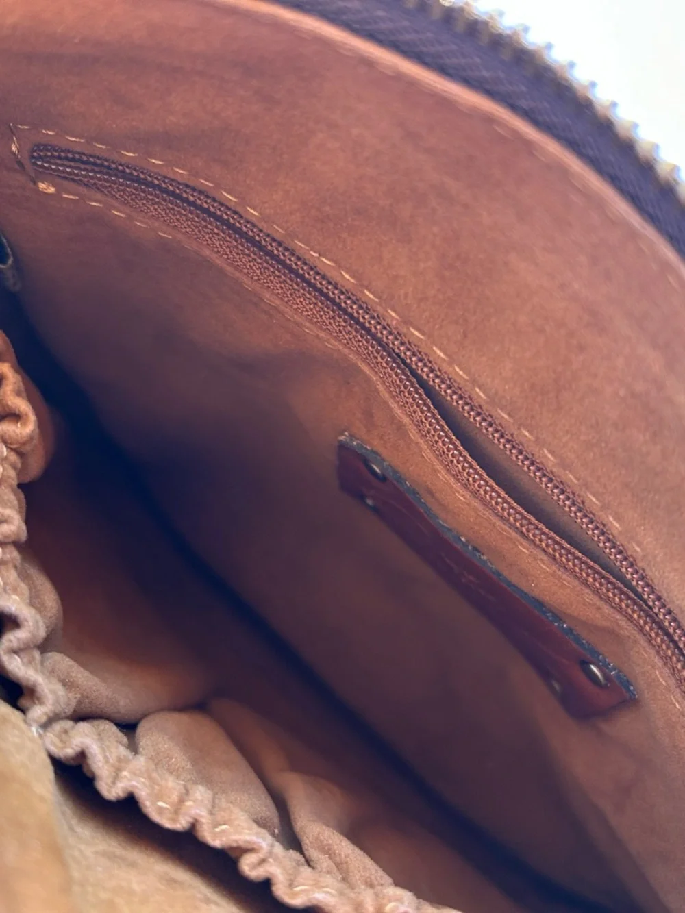 Like New Patricia Nash Tan Leather Messenger Crossbody with Adjustable Strap - Picture 10 of 12